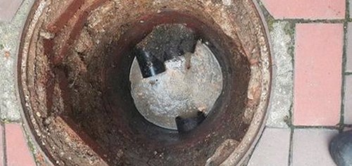 신설동 하수구막힘 배수 흐름과 배관 내부 상태를 확인하는 점검 과정